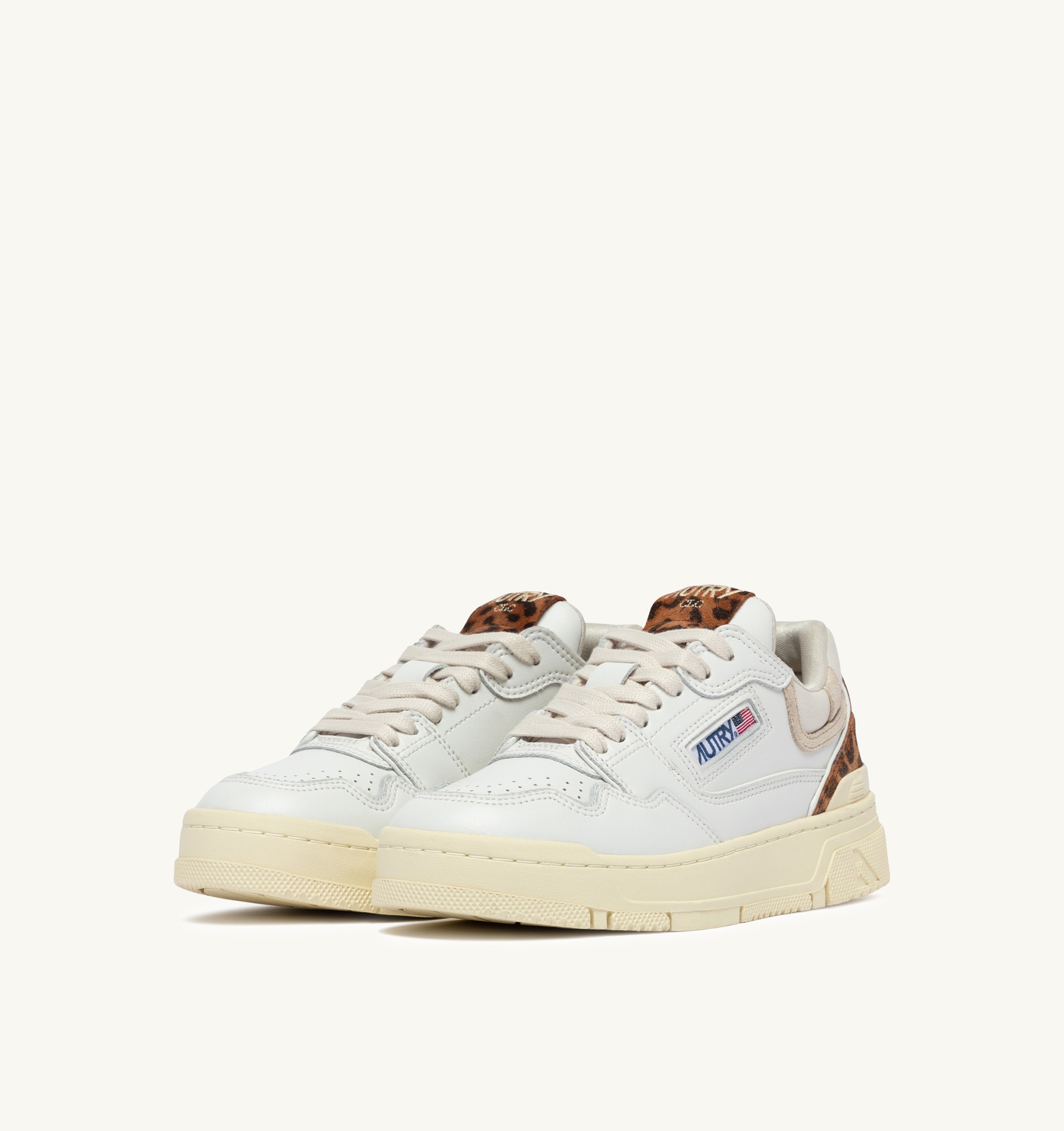 BASKETS CLC LOW EN CUIR BLANC ET LEOPARD