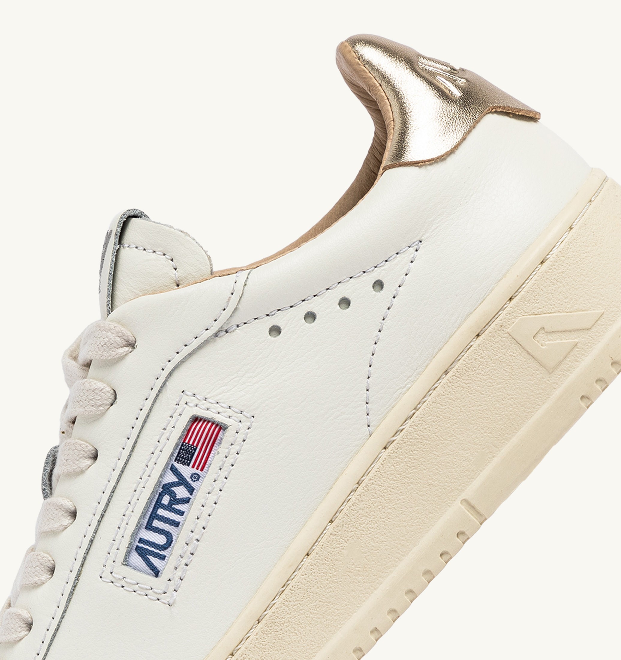 BASKETS DALLAS LOW EN CUIR BLANC ET OR