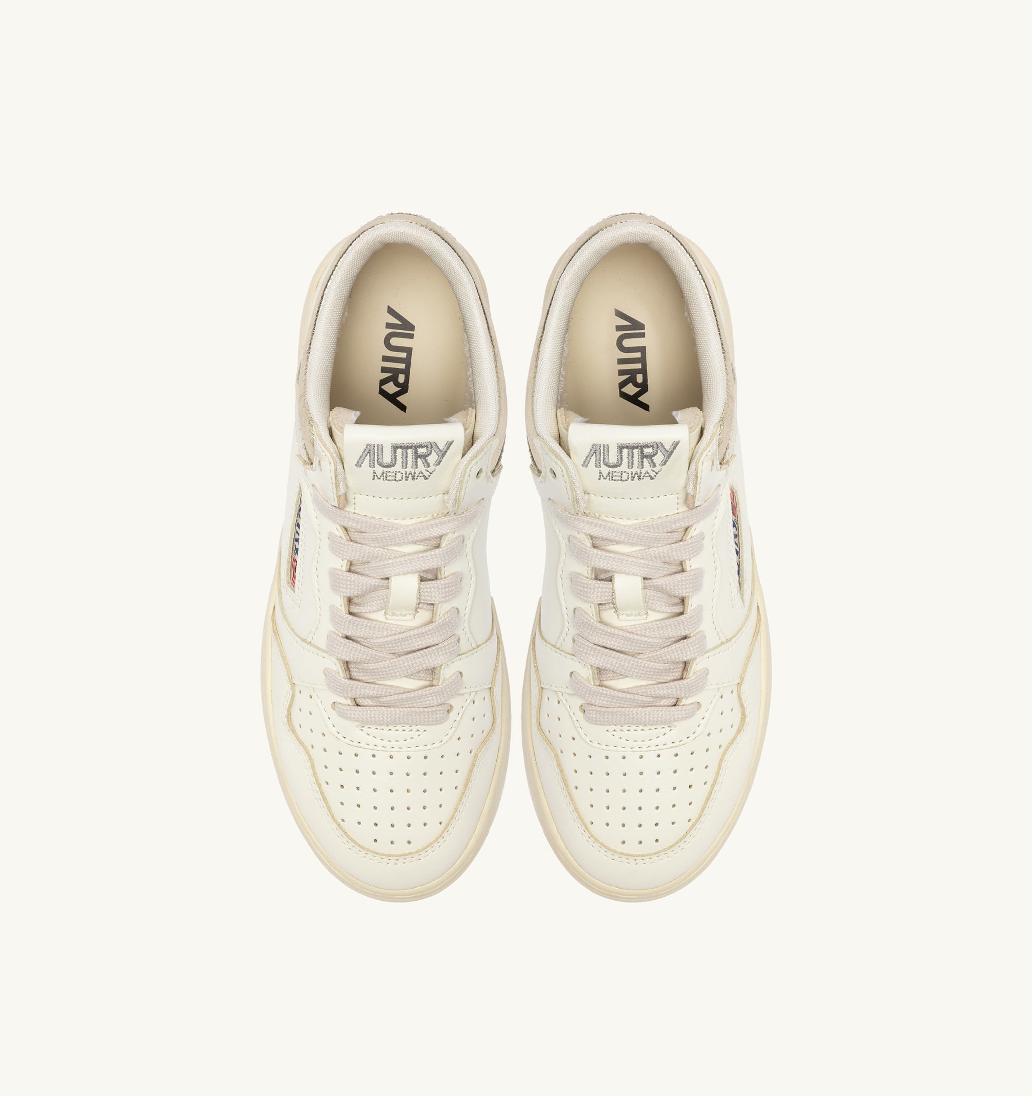 BASKETS MED-WAY EN CUIR COLORIS MARSHMALLOW ET PLATINE