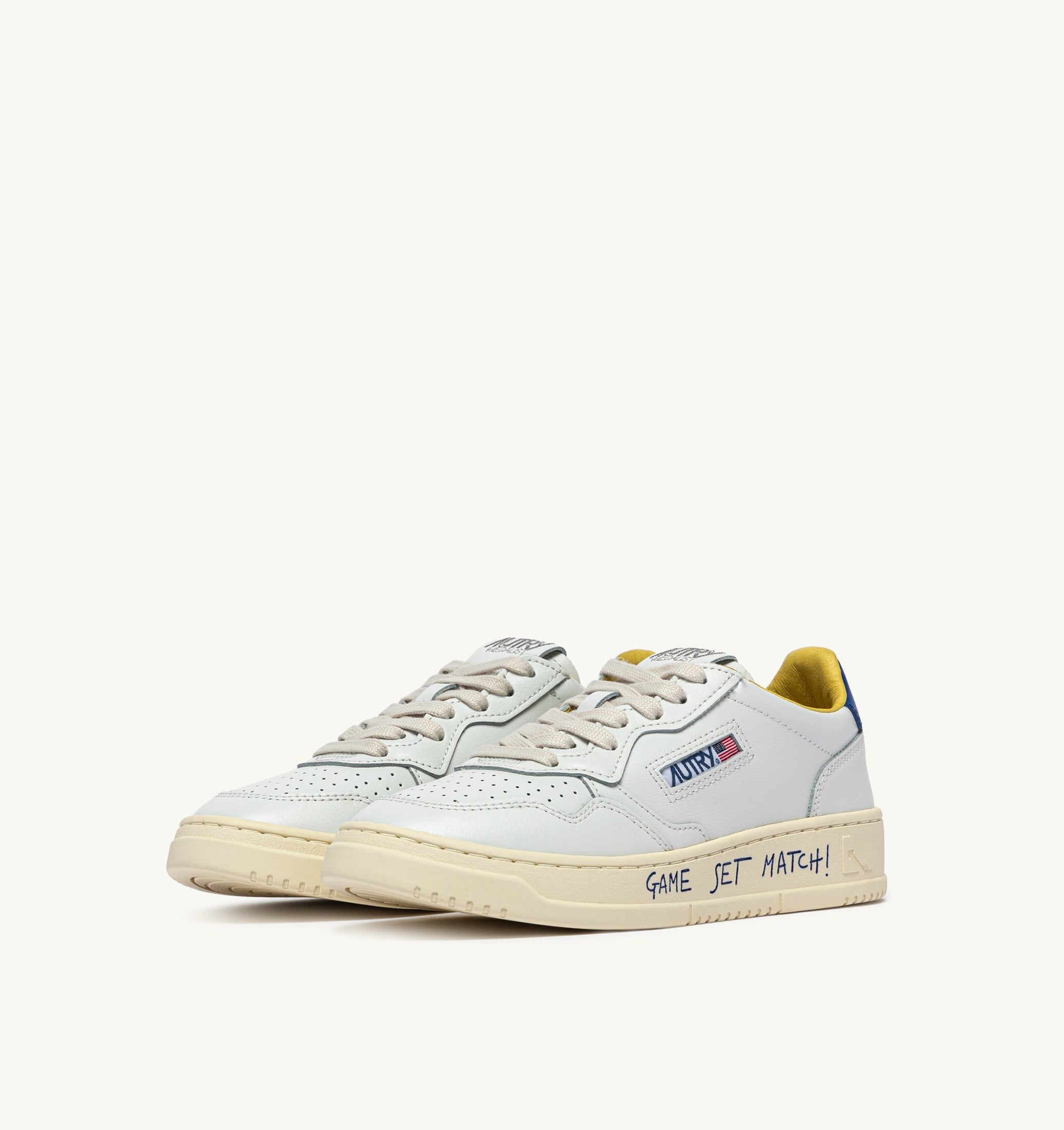BASKETS MEDALIST LOW EN CUIR BLANC ET BEAU BLUE AVEC LETTERING