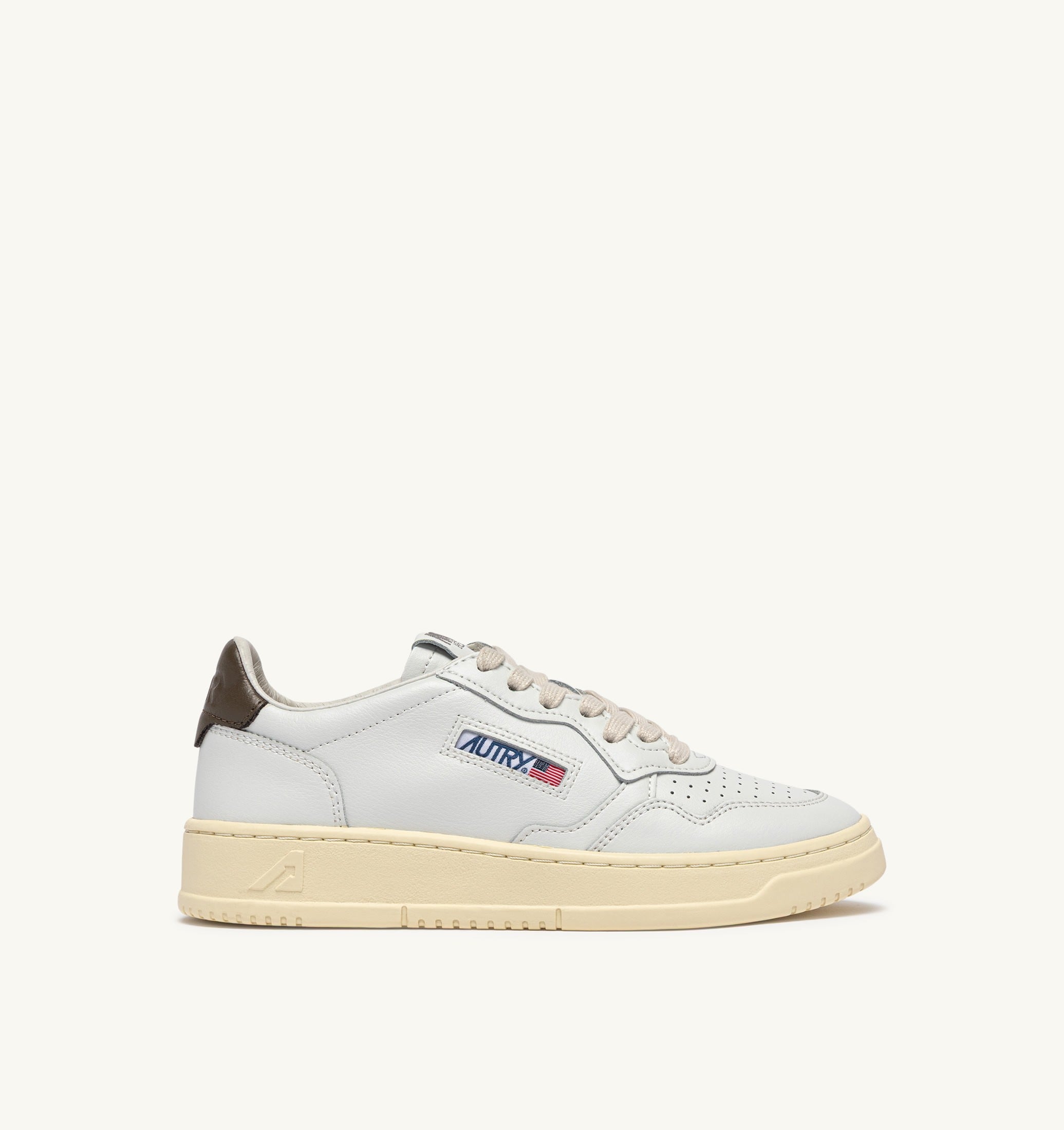 BASKETS MEDALIST LOW EN CUIR BLANC ET CHOCOLATE