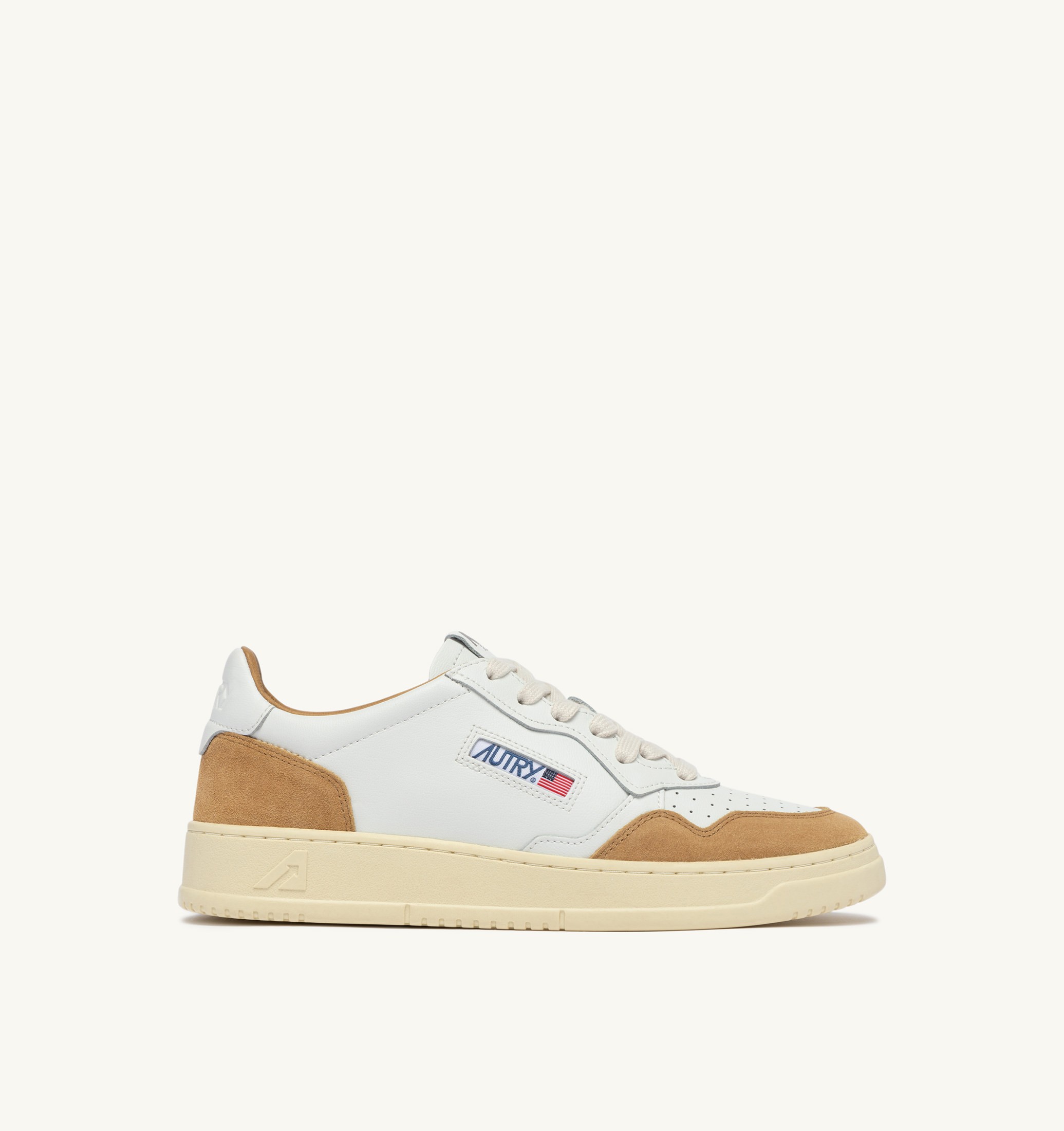 BASKETS MEDALIST LOW EN CUIR BLANC ET DAIM CUIVRE