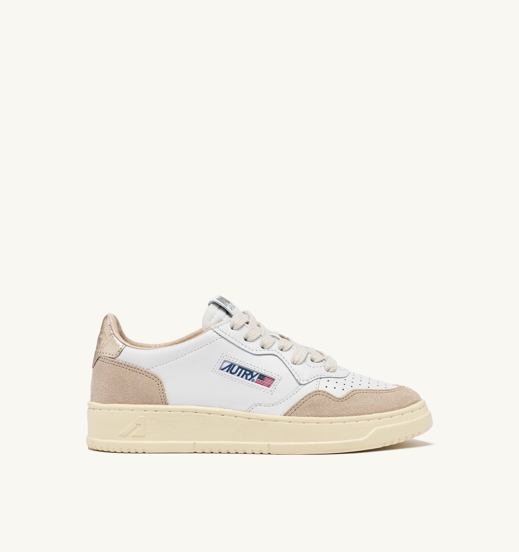 BASKETS MEDALIST LOW EN CUIR ET DAIM BLANC ET OR