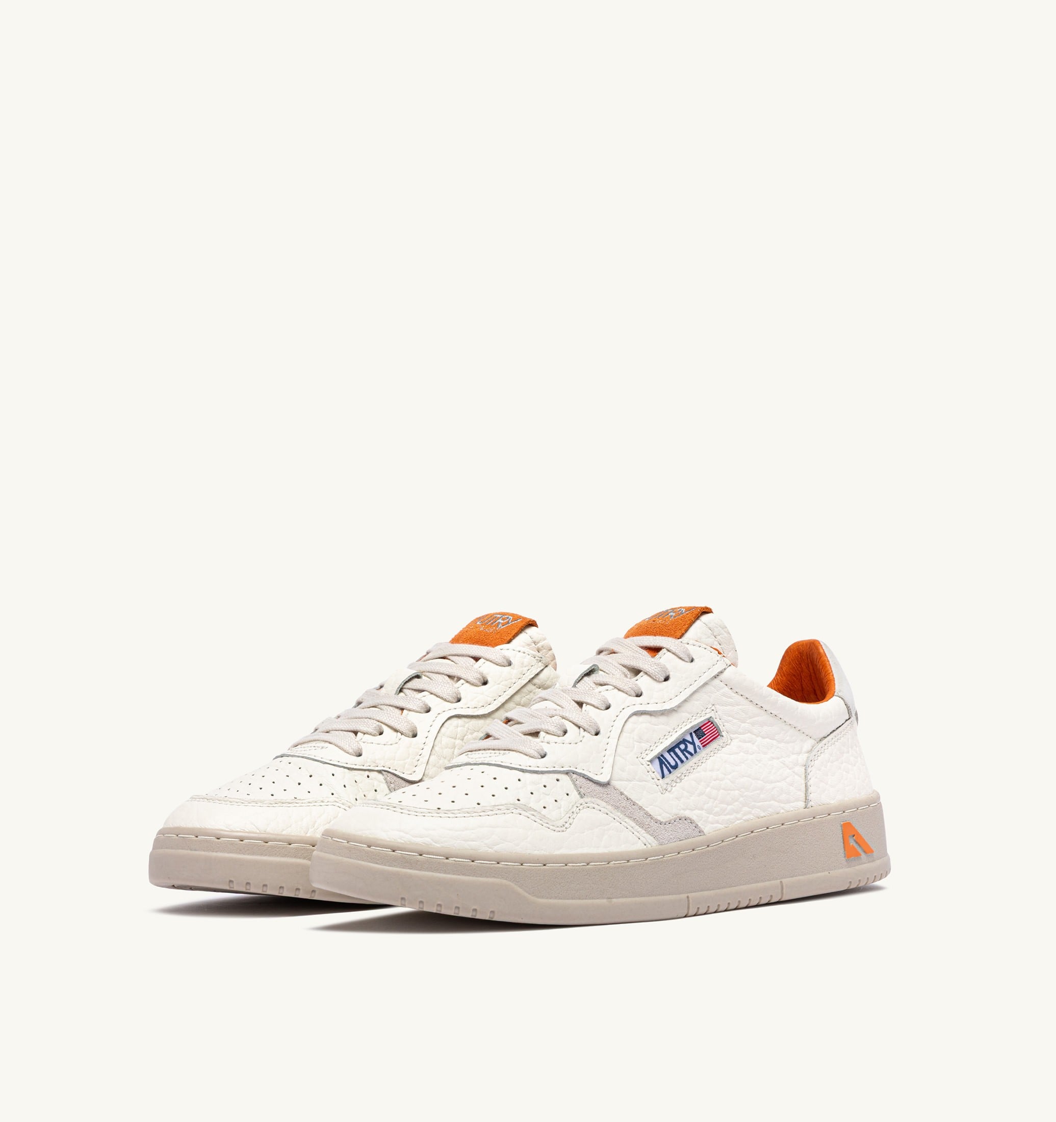 BASKETS MEDALIST LOW EN CUIR MARSHMALLOW ET FANTA
