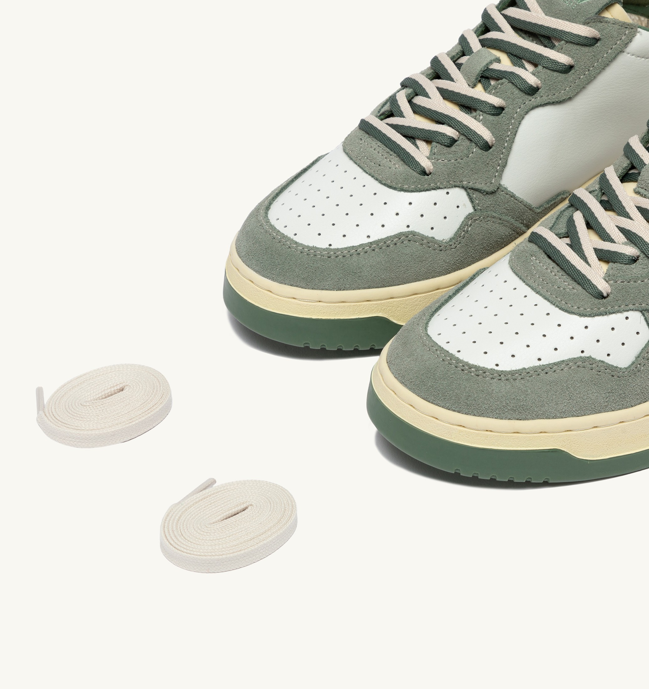 BASKETS MEDALIST LOW EN DAIM ET CUIR MILITARY ET SEA SPRAY