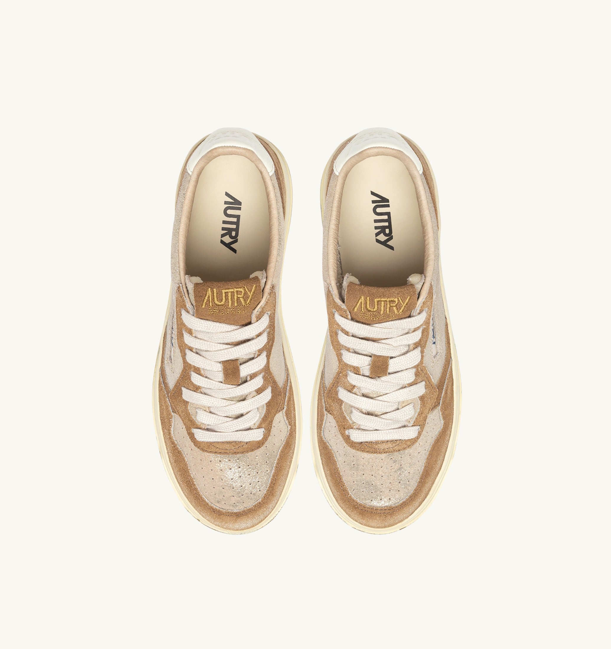 BASKETS MEDALIST LOW EN DAIM PLATINE ET BEIGE SUGAR