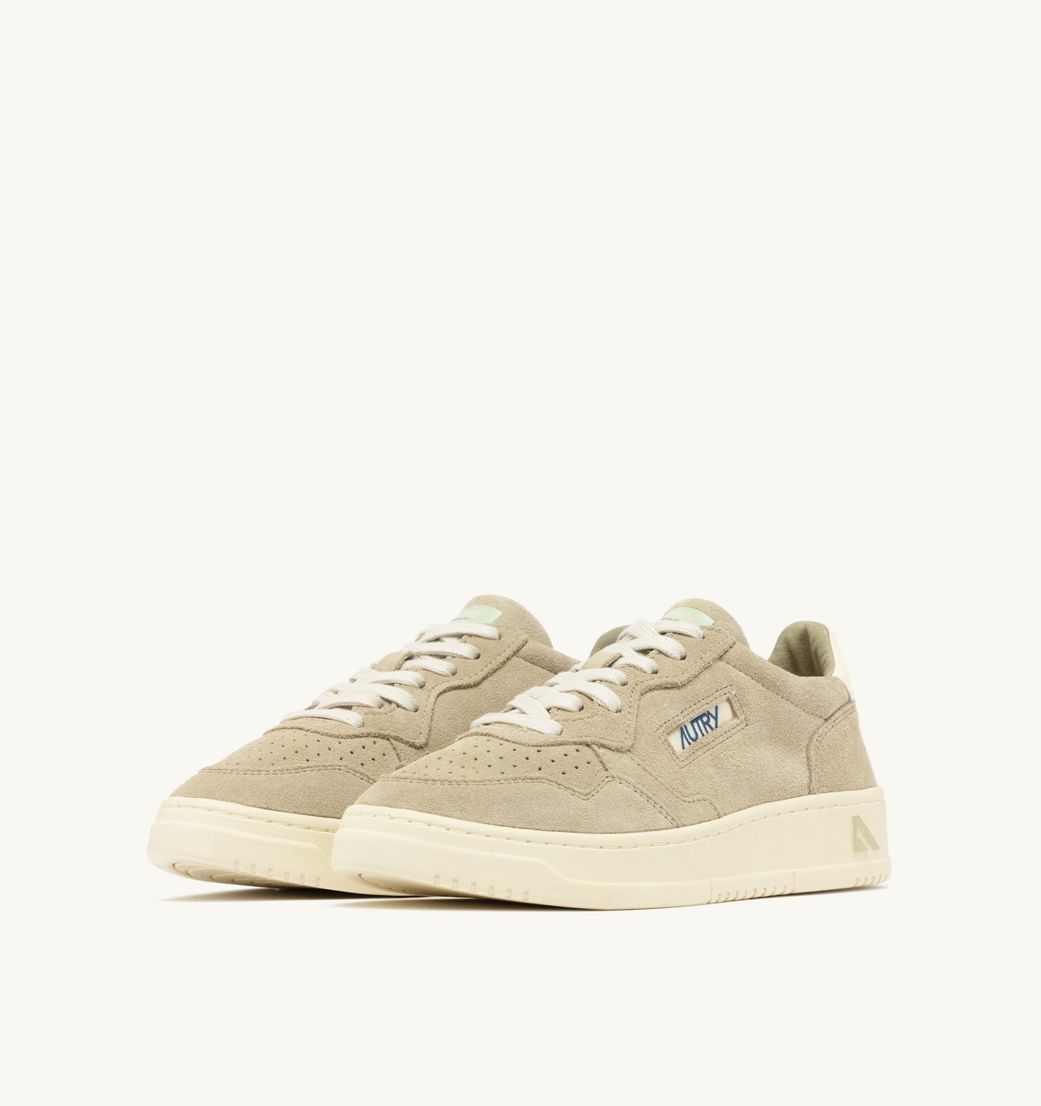 BASKETS MEDALIST LOW EN DAIM SPONGE ET BLANC