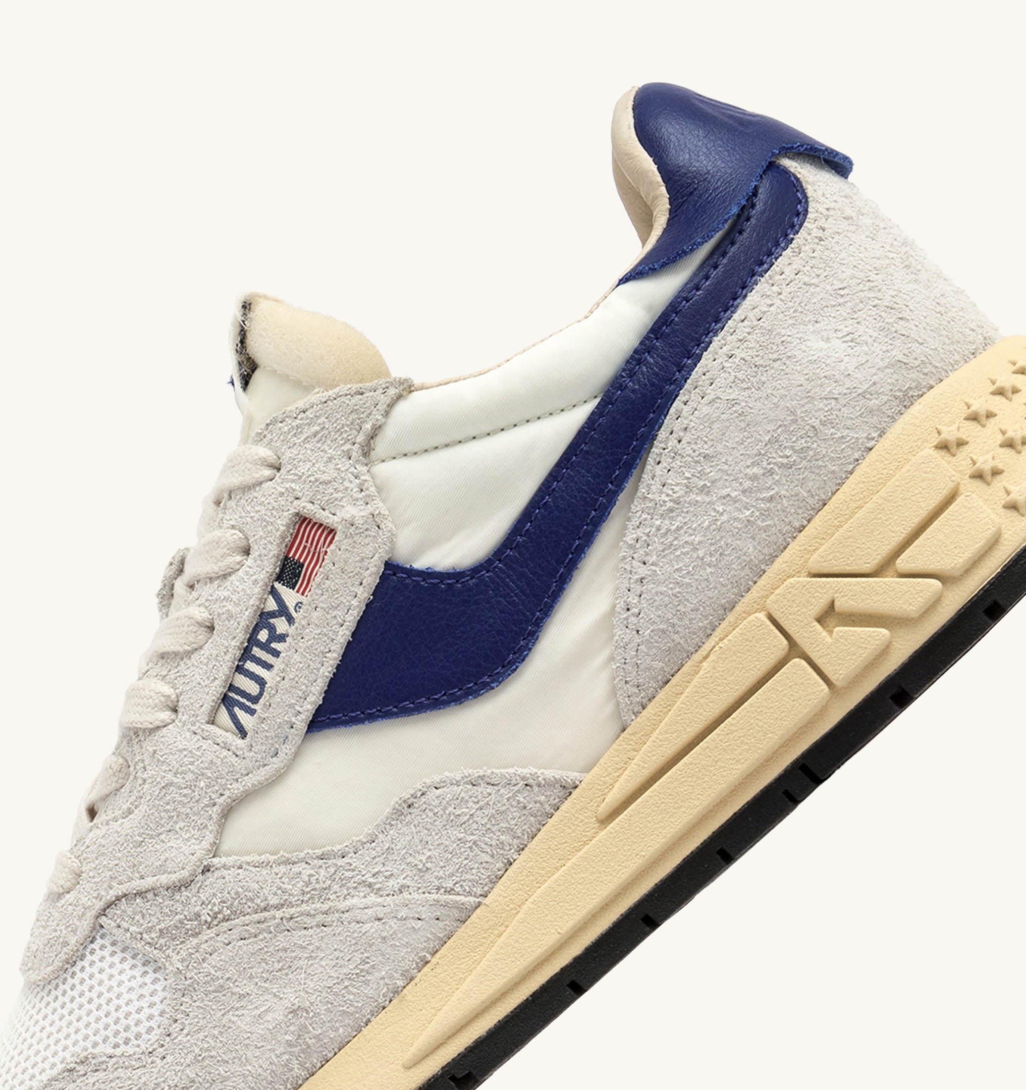 BASKETS REELWIND LOW EN NYLON ET DAIM COLORIS BLANC ET LIMOGES