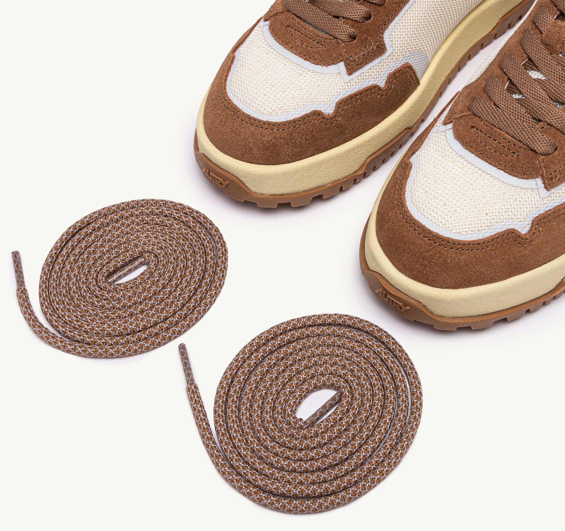 BASKETS WILDPACE LOW EN MESH ET DAIM MARSHMALLOW ET CIGAR