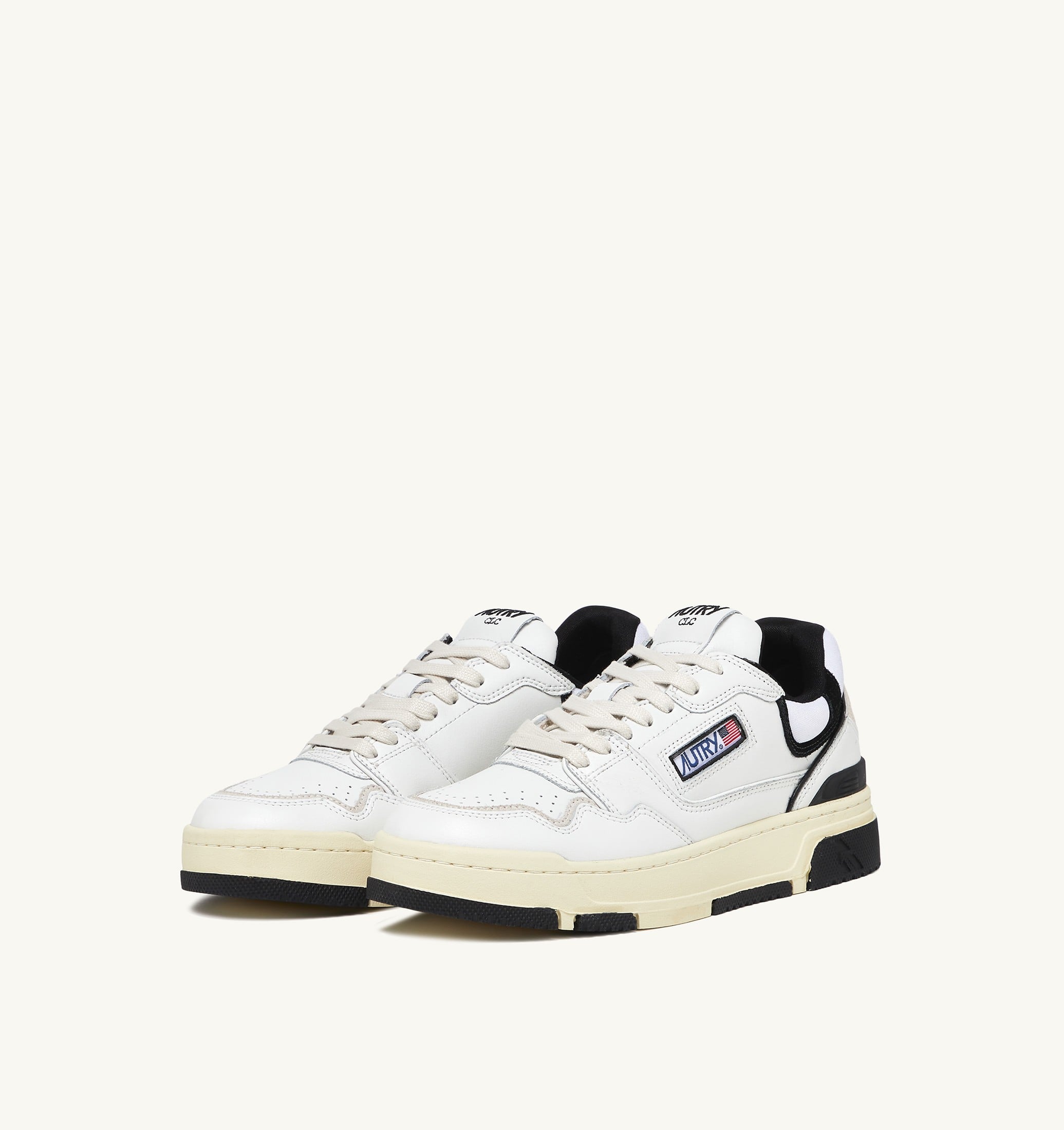 BASKETS CLC LOW EN CUIR BLANC ET DAIM NOIR