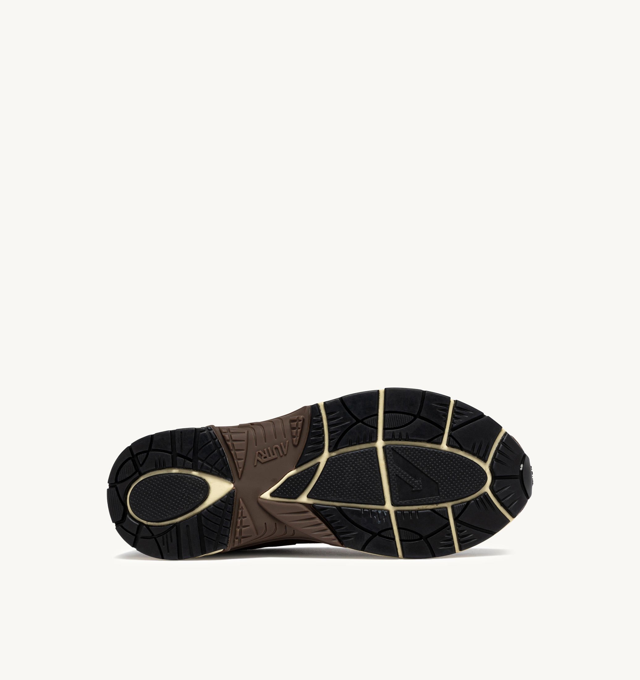 BASKETS HYPERWAY EN MESH ET DAIM SAND ET TERRACOTTA