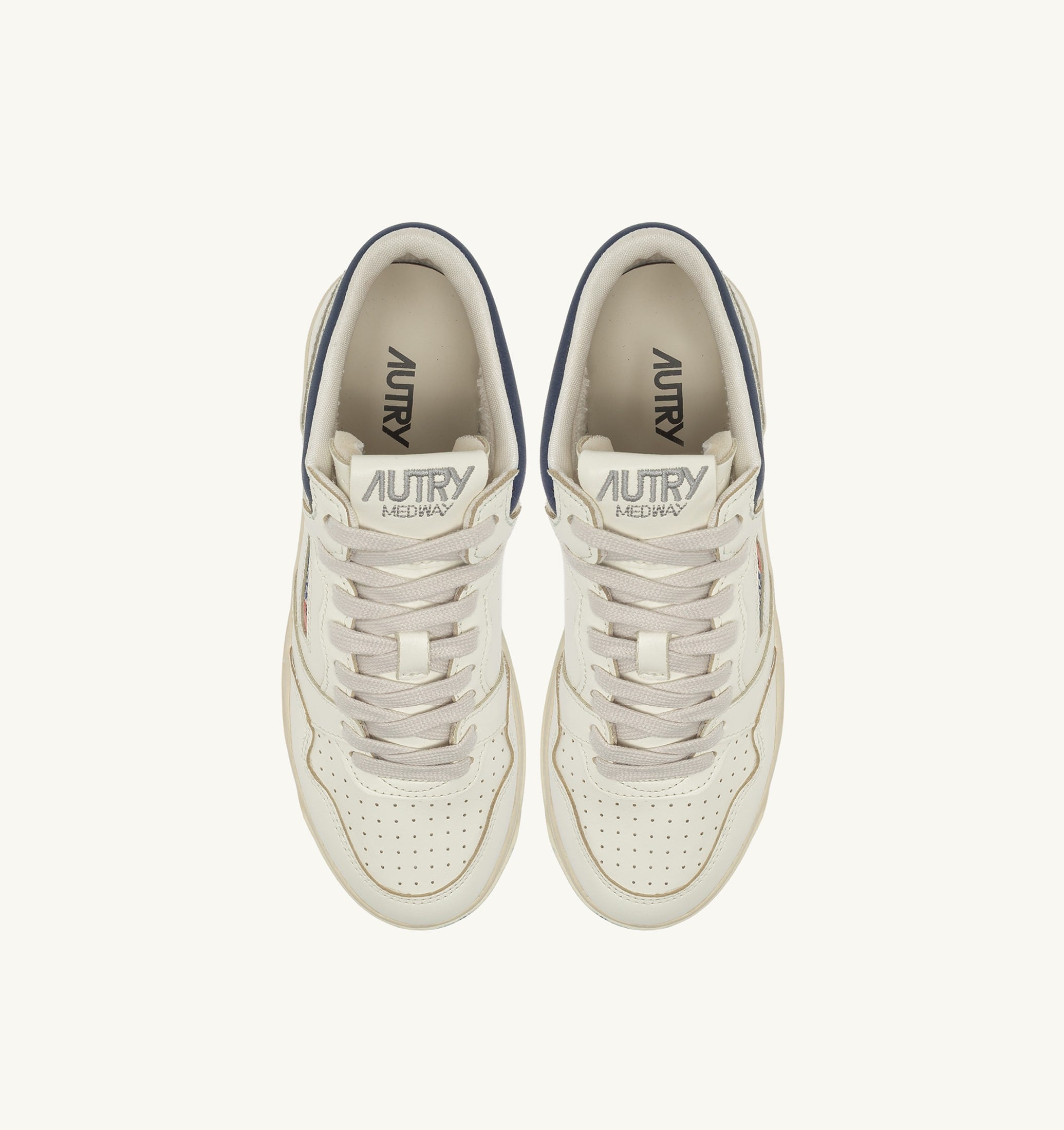 BASKETS MED-WAY EN CUIR COLORIS MARSHMALLOW ET ENSIGN BLUE