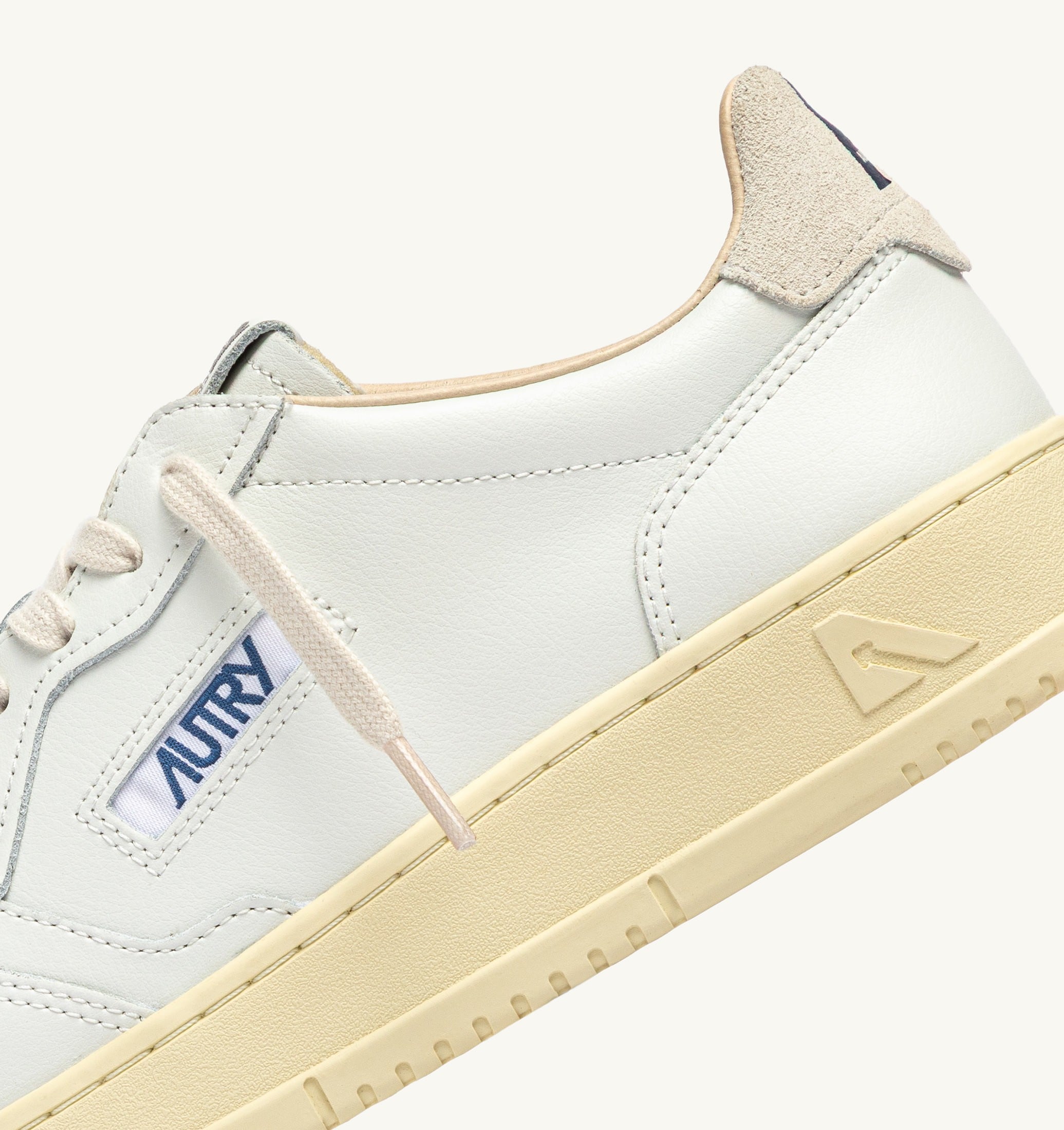 BASKETS MEDALIST LOW EN CUIR BLANC ET DAIM SNOW WHITE