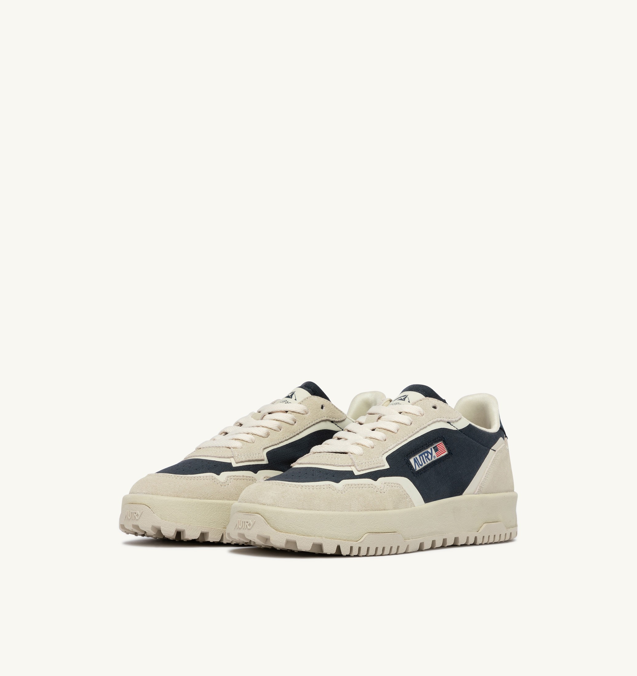BASKETS WILDPACE LOW EN CORDURA ET DAIM BLANC ET SPACE BLUE