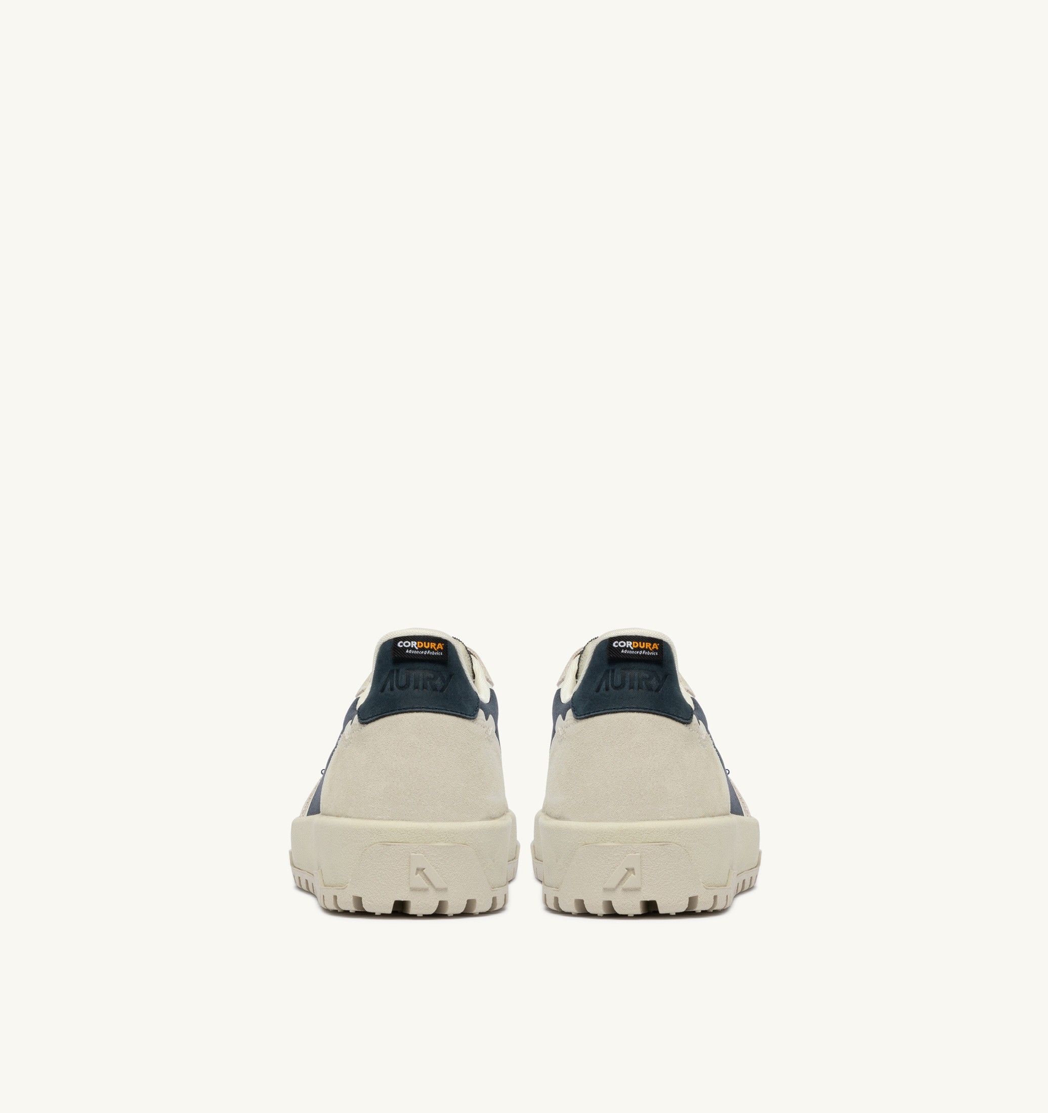 BASKETS WILDPACE LOW EN CORDURA ET DAIM BLANC ET SPACE BLUE