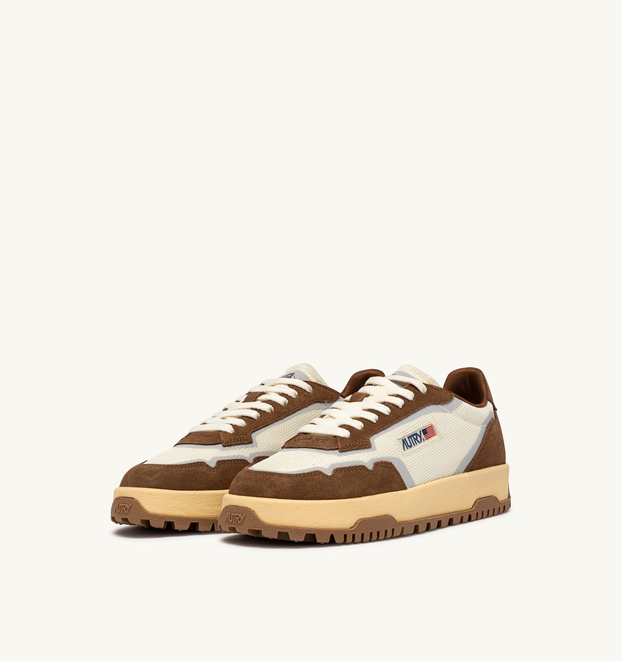 BASKETS WILDPACE LOW EN DRAGON MESH ET DAIM MARSHMALLOW ET CIGARE
